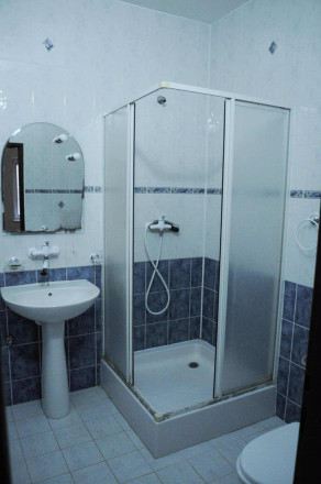 PREDAJ – Rodinný dom s garážou – VEĽKÉ KAPUŠANY - fotografia 18