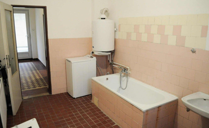 PREDAJ – Rodinný dom s garážou – VEĽKÉ KAPUŠANY - fotografia 19
