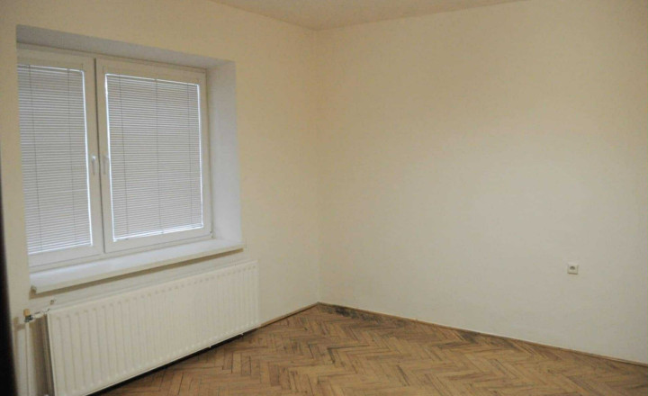 PREDAJ – Rodinný dom s garážou – VEĽKÉ KAPUŠANY - fotografia 15