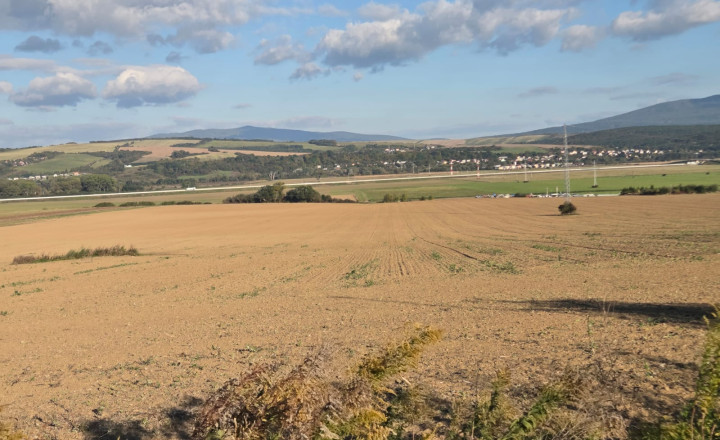PREDAJ – Pozemok vhodný na výstavbu RD – KOŠICE – Krásna - fotografia 1