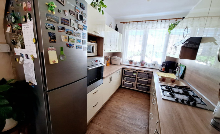 PREDAJ – Rodinný dom so záhradou a terasou – ĽUBOTICE - fotografia 8