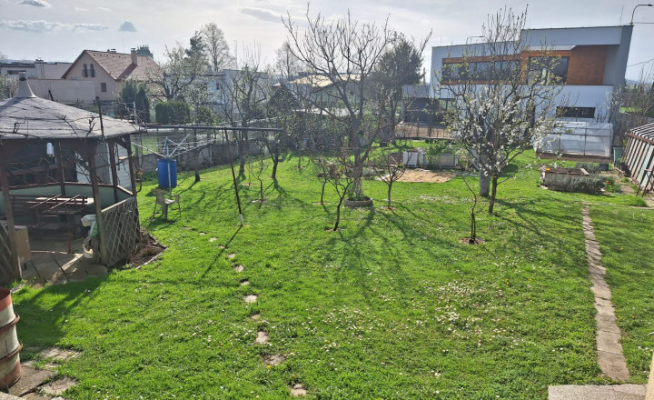 PREDAJ – Rodinný dom so záhradou a terasou – ĽUBOTICE - fotografia 6