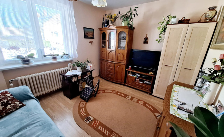PREDAJ – Rodinný dom so záhradou a terasou – ĽUBOTICE - fotografia 10