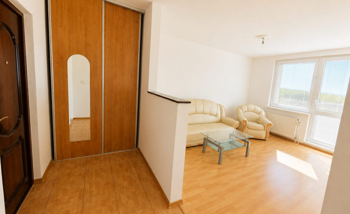PREDAJ - 2 izbový byt s balkónom - MICHALOVCE - Nad Laborcom - fotografia 1