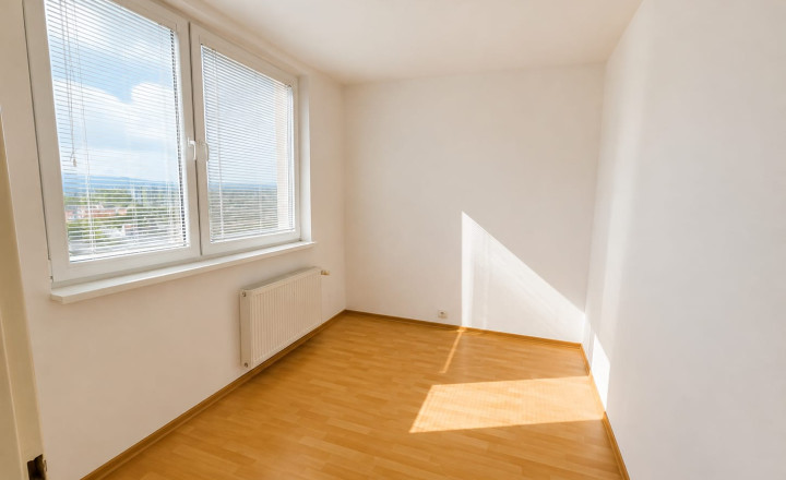 PREDAJ - 2 izbový byt s balkónom - MICHALOVCE - Nad Laborcom - fotografia 6