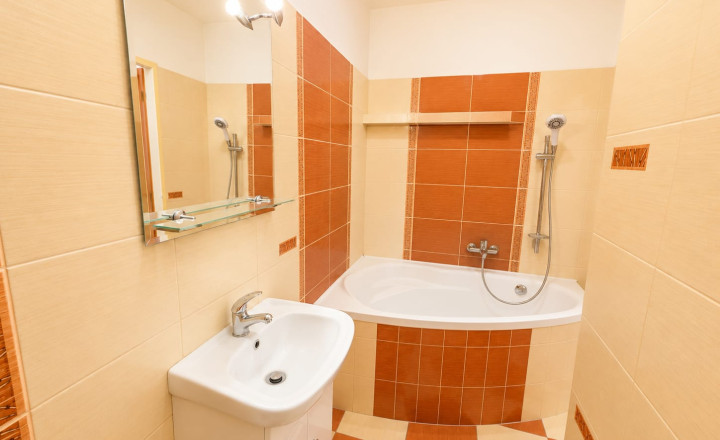 PREDAJ - 2 izbový byt s balkónom - MICHALOVCE - Nad Laborcom - fotografia 7