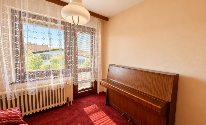 PREDAJ - Výnimočný rodinný dom s terasou a pozemkom 653 m2 - MICHALOVCE - fotografia 19