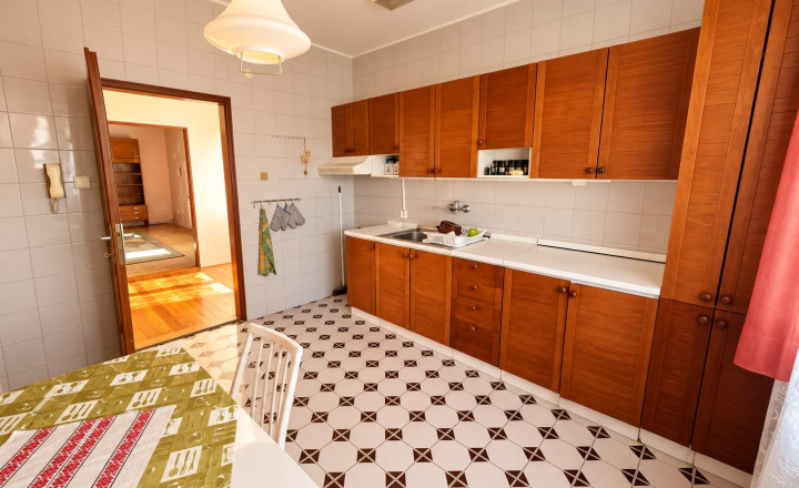 PREDAJ - Výnimočný rodinný dom s terasou a pozemkom 653 m2 - MICHALOVCE - fotografia 14