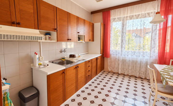 PREDAJ - Výnimočný rodinný dom s terasou a pozemkom 653 m2 - MICHALOVCE - fotografia 13