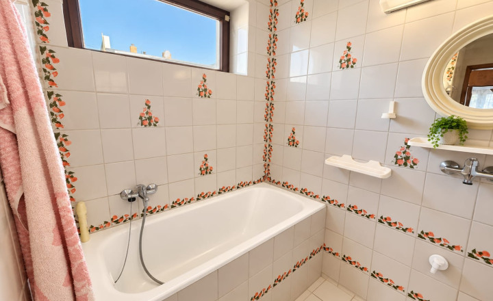 PREDAJ - Výnimočný rodinný dom s terasou a pozemkom 653 m2 - MICHALOVCE - fotografia 9