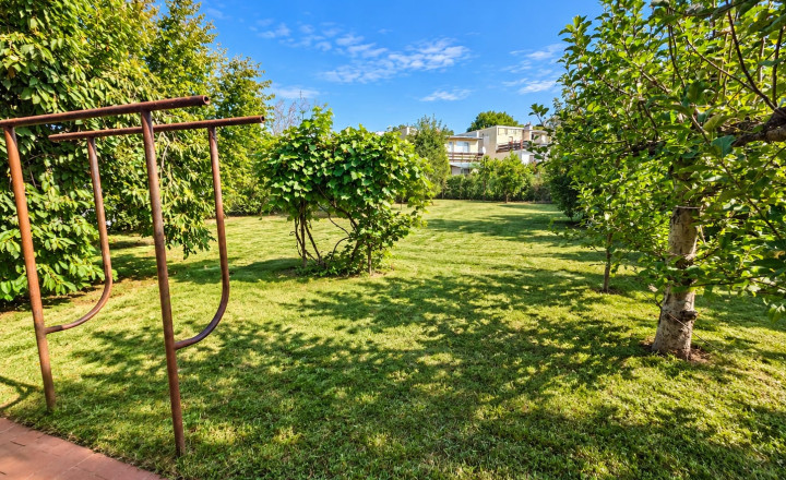 PREDAJ - Výnimočný rodinný dom s terasou a pozemkom 653 m2 - MICHALOVCE - fotografia 5