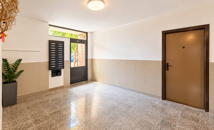 PREDAJ - Klimatizovaný 2 izbový byt s balkónom - MICHALOVCE - fotografia 10