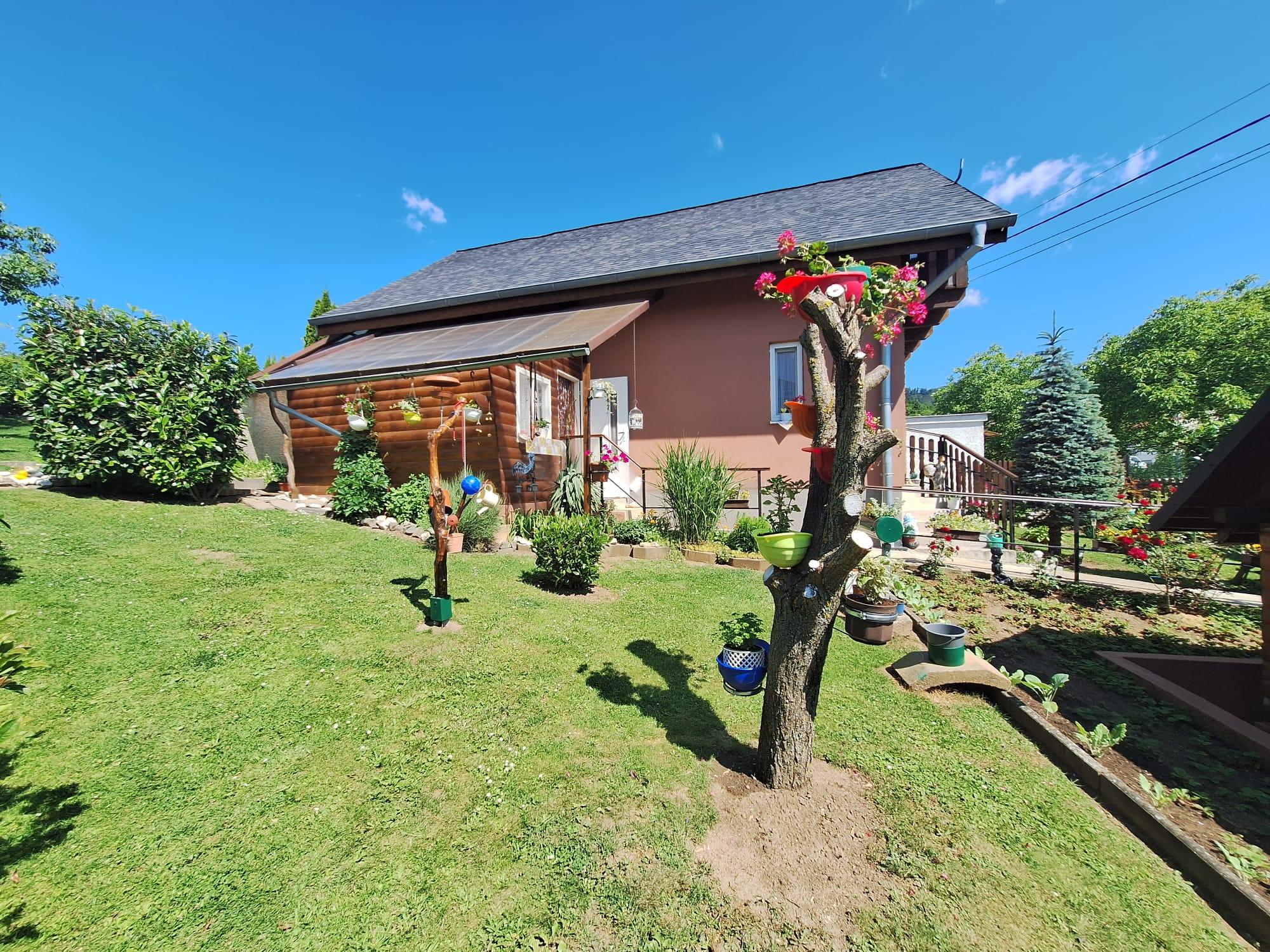 PREDAJ – Rodinný dom s garážou a altánkom – ČERVENÁ VODA okr. Sabinov