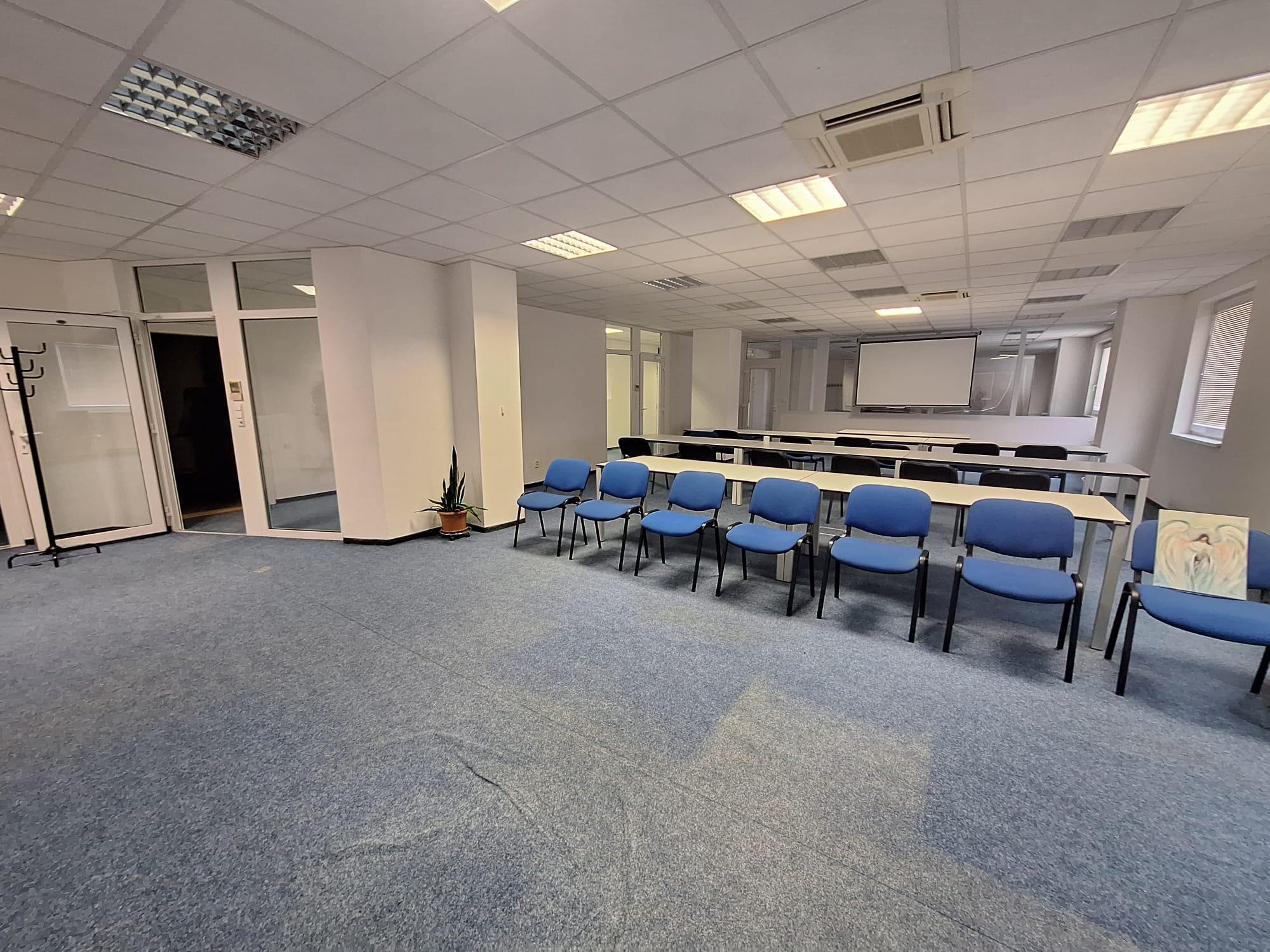 PRENÁJOM – Kancelárske priestory + školiaca miestnosť – ĽUBOTICE