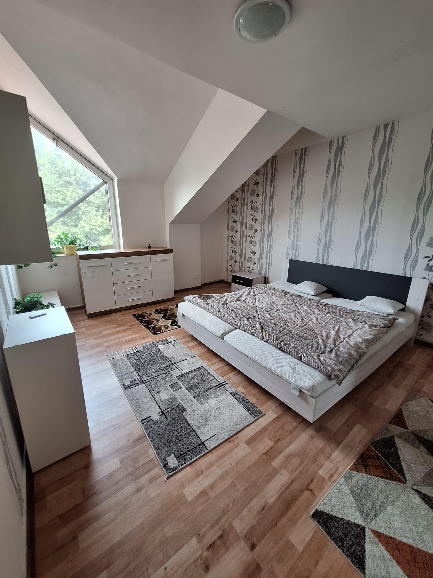 PRENÁJOM – 1.5 Izbový byt komplet zariadený – MICHALOVCE