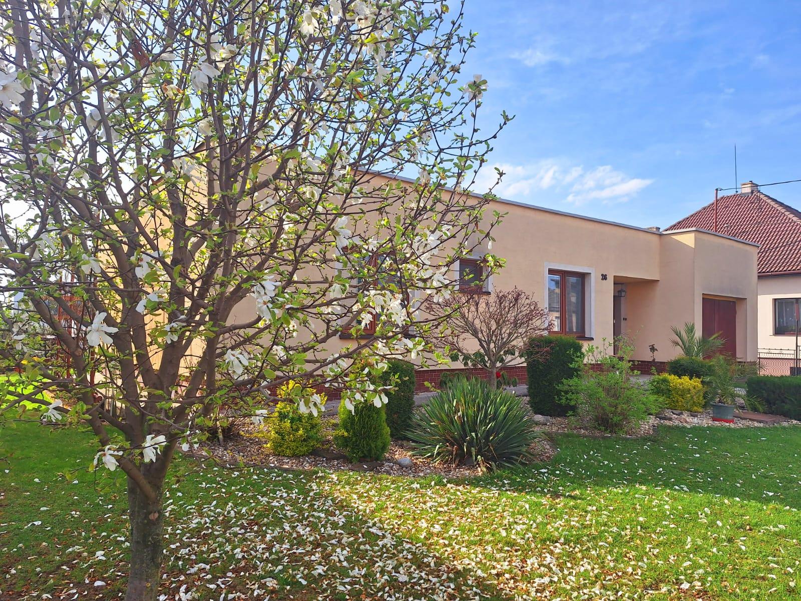 PREDAJ – Rodinný dom so záhradou a terasou – ĽUBOTICE