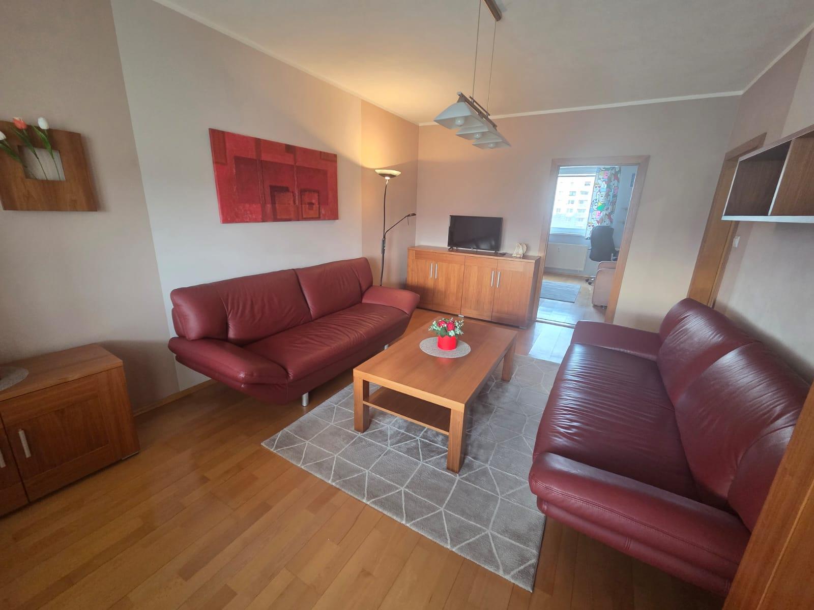 PREDAJ – 3 izbový byt po rekonštrukcii, kompletne zariadený – VRANOV NAD TOPĽOU