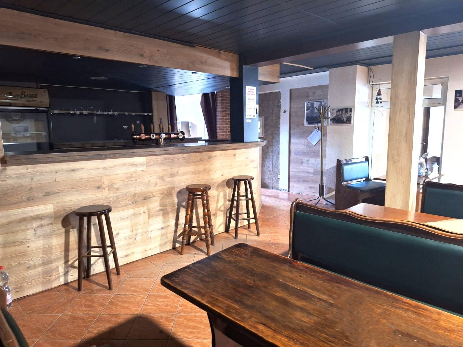 PRENÁJOM - Plne vybavený bar + salónik - MICHALOVCE